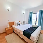 Rocha Tower Light Апартаменти