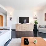 Rocha Tower Light Апартаменти *