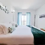 Апартаменти Rocha Tower Light