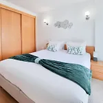 Rocha Tower Light Апартаменти *