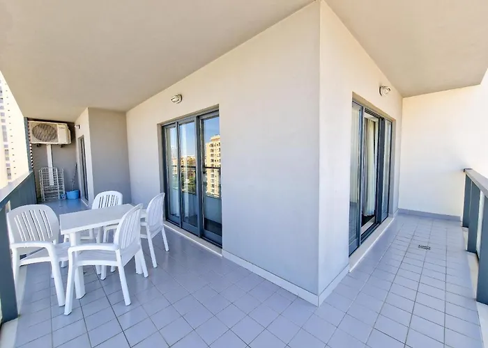 Rocha Tower Light Apartment *