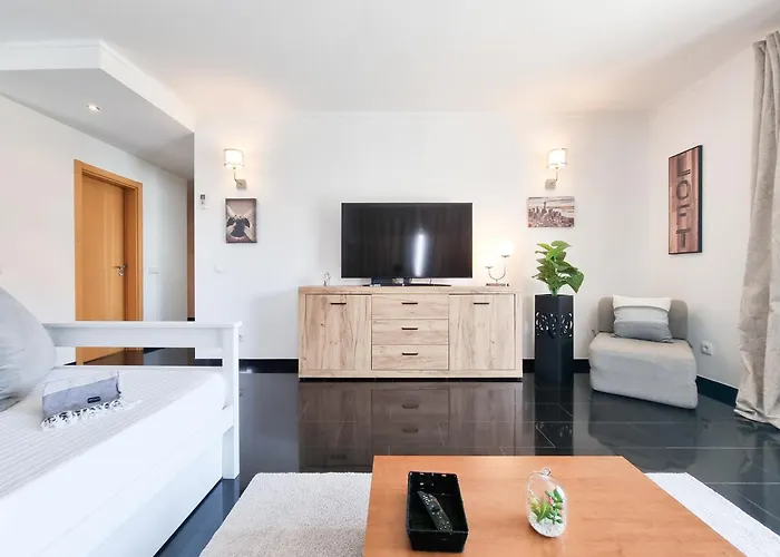 Rocha Tower Light Apartment *